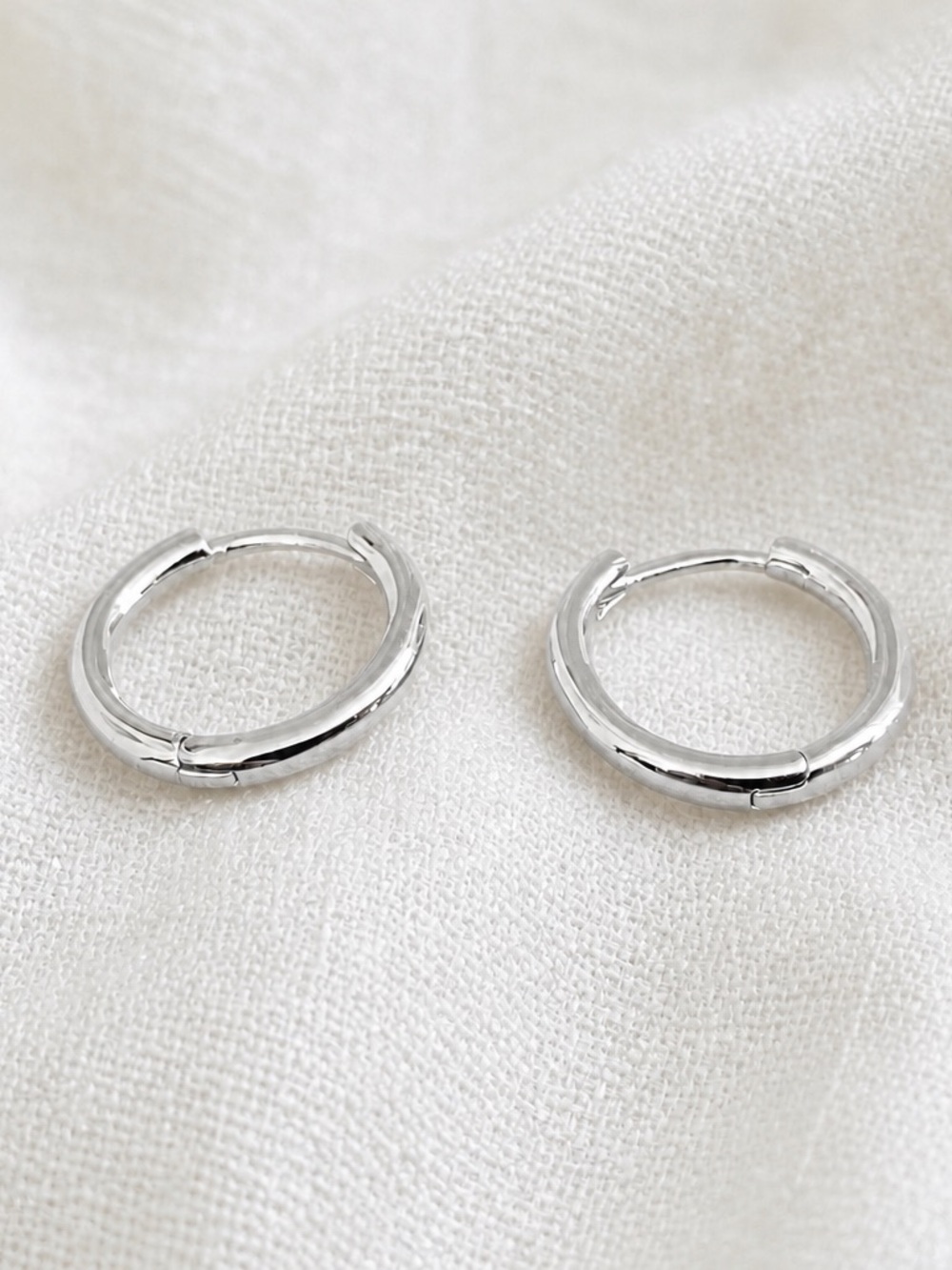 Silver plated stainless steel 10mm Huggie hoop earrings - Picture 4 of 6
